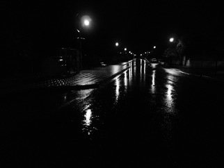 Einav Zilber; Night, 2015, Original Photography Black and White, 70 x 72 cm. 