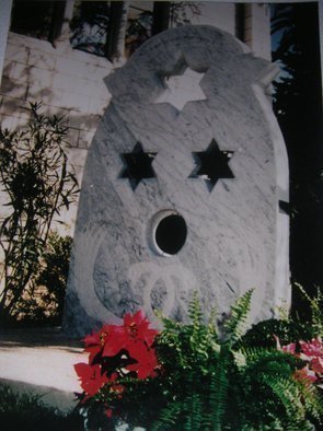 Julia Cake, Pippa, 1993, Original Sculpture Stone, size_width{Le_Chemin_Vers_La_PAIX-1516205937.jpg} X 3 m