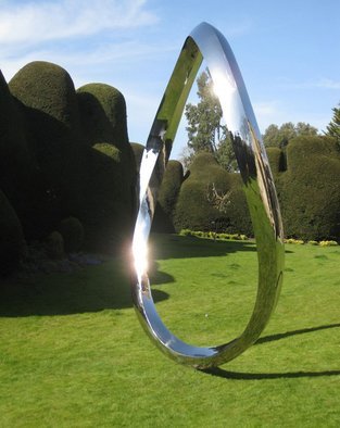Wenqin Chen; Endless Curve No5, 2010, Original Sculpture Steel, 236 x 380 cm. 