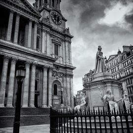 the lady of st pauls By Barry Hurley